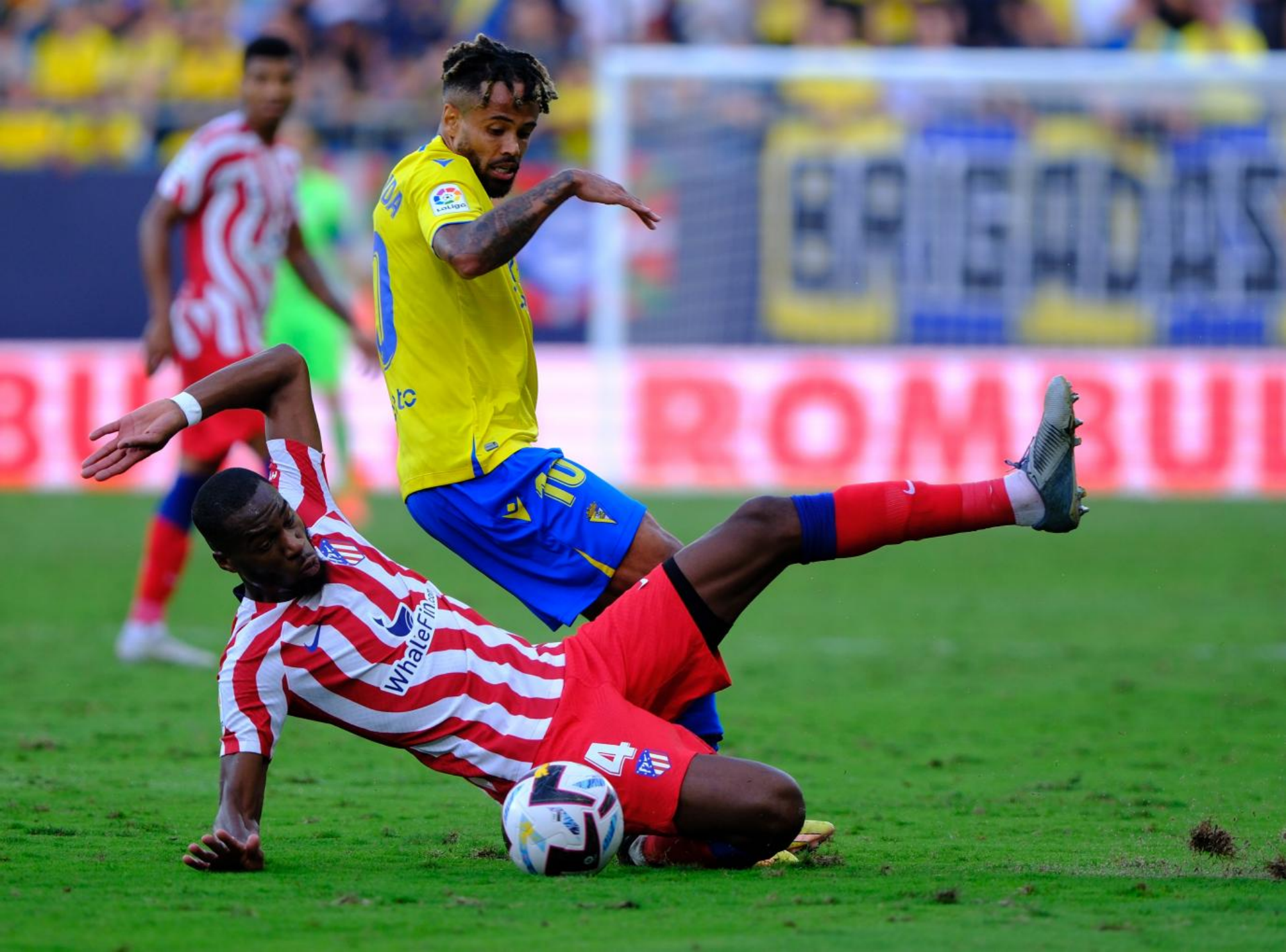 必一体育app下载：塞维利亚主场不敌对手，遭遇连败