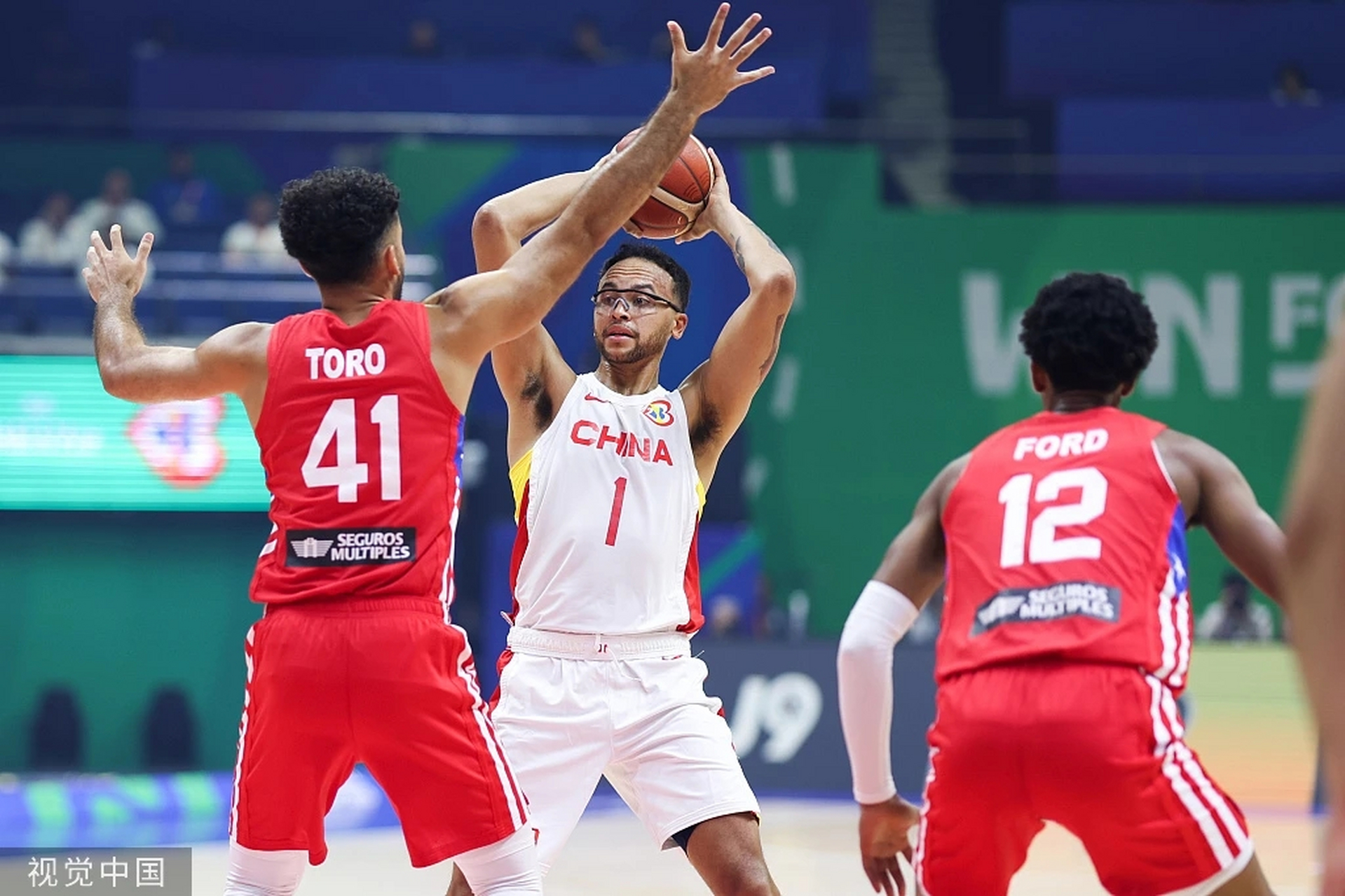 雄兽队主场奋力抗衡,最终不敌对手 雄兽队主场奋力抗衡,最终不敌对手