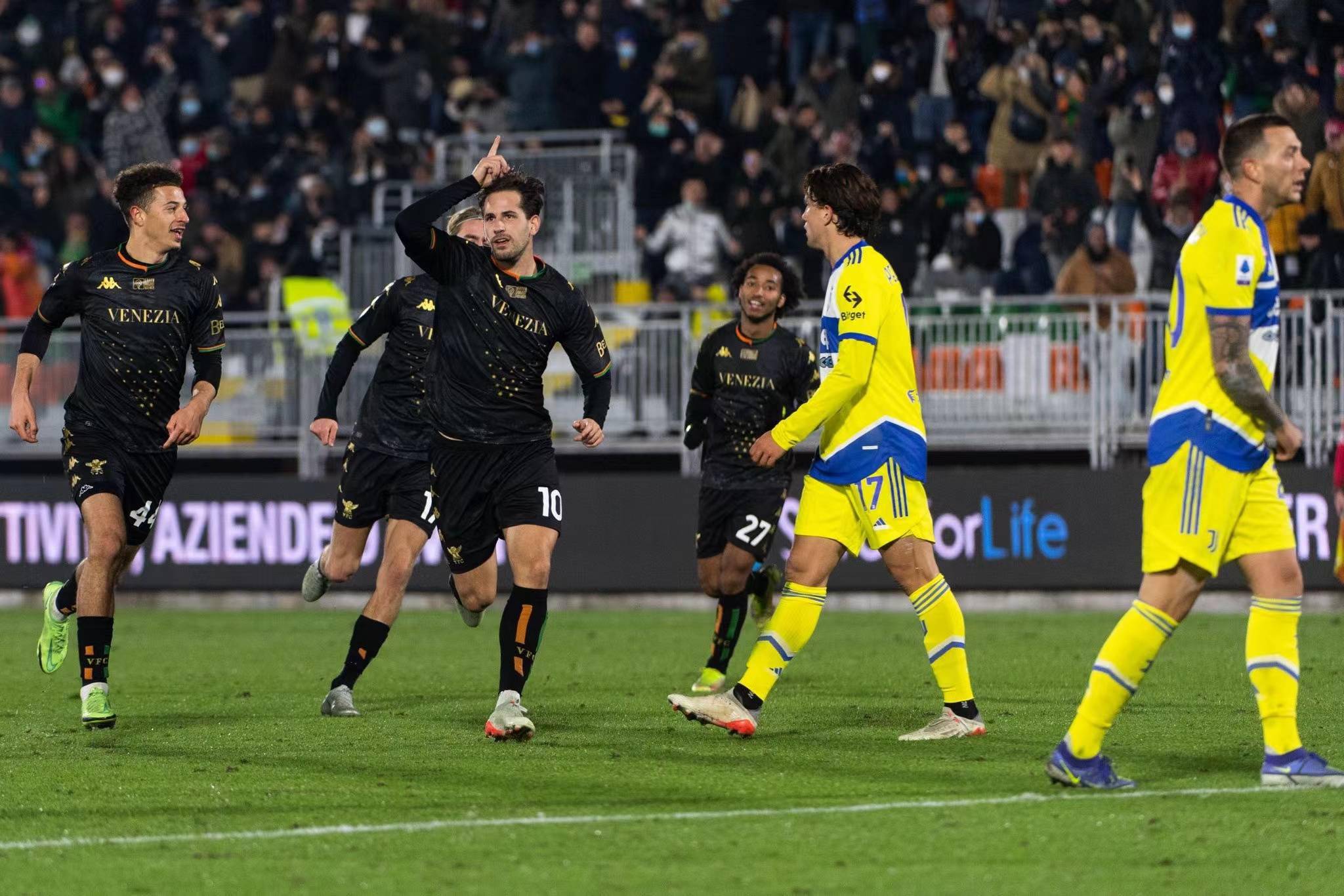 意甲豪门球队连遭败绩危机四伏困境重重