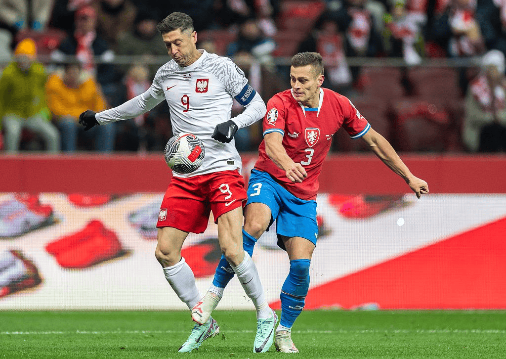 波兰对阵瑞典，欧洲杯强队对抗风云再现足球狂热