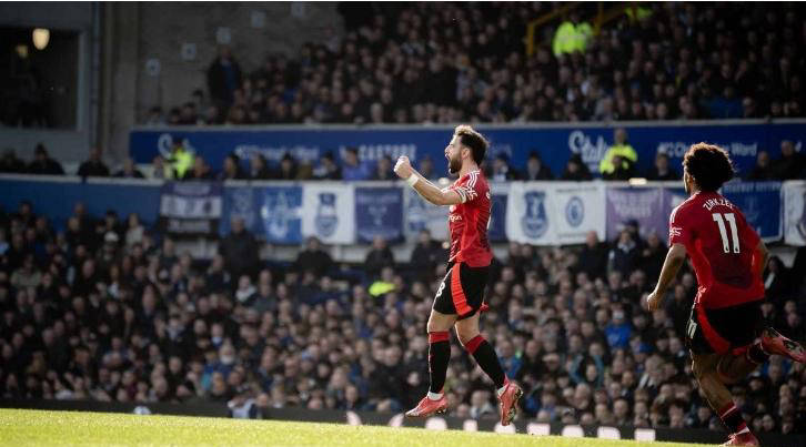 b体育官网_曼联客场艰难获胜，取得三分