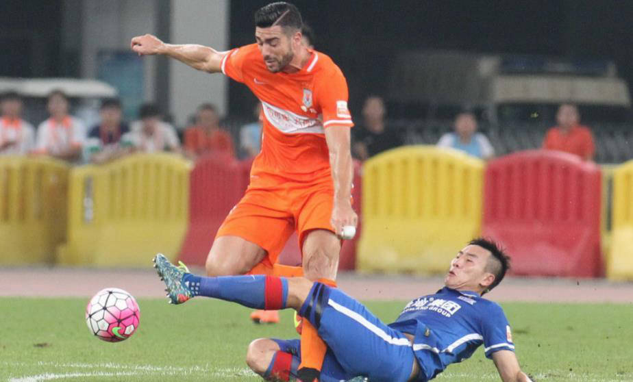 B体育登录app_鲁能主场憾平，积分暂居中游位置