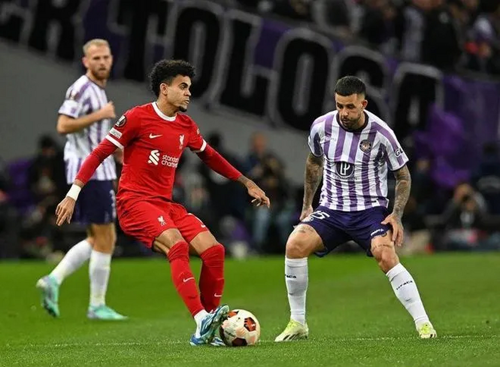 利物浦客场不敌弱旅，英超冠军宫廷危在旦夕！